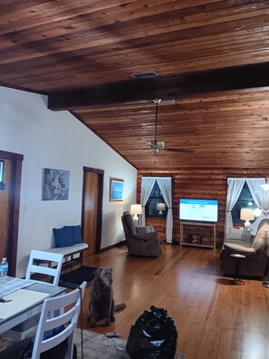 Interior - 3 bdrm Lakefront home in Dundee, FL. 7m to Lego Land, 28m to Disney Wild Kingdom (Dundee)