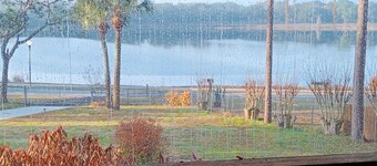 3 bdrm Lakefront home in Dundee, FL. 7m to Lego Land, 28m to Disney Wild Kingdom