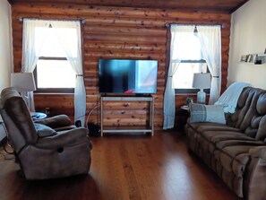 Smart TV, books - 3 bdrm Lakefront home in Dundee, FL. 7m to Lego Land, 28m to Disney Wild Kingdom (Dundee)