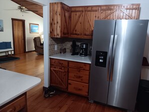 Interior - 3 bdrm Lakefront home in Dundee, FL. 7m to Lego Land, 28m to Disney Wild Kingdom (Dundee)