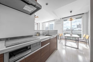 Apartment | Private kitchen | Fridge, microwave, stovetop, rice cooker - GRANDIA 302 (Sapporo)