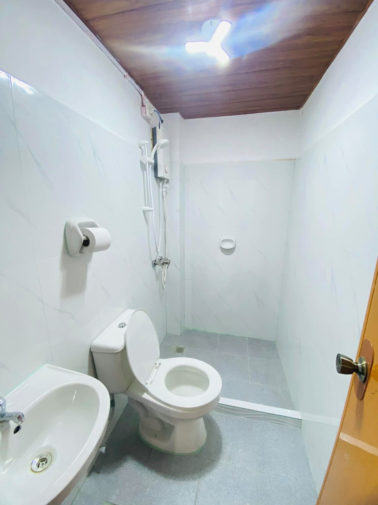 Standard Triple Room | Bathroom
