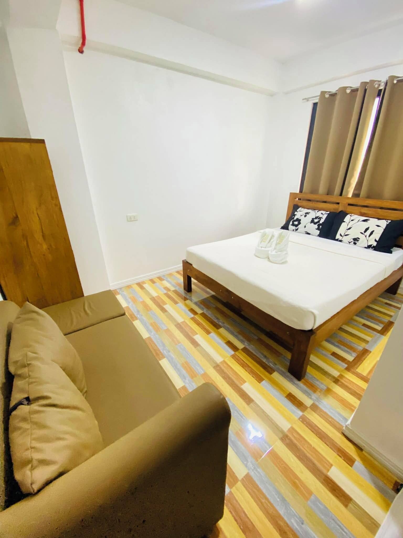 Desk, laptop workspace, free WiFi