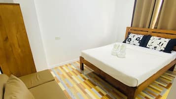 Desk, laptop workspace, free WiFi