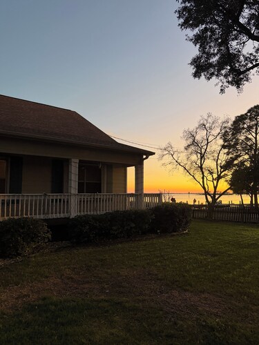 2-bedroom waterfront bed & breakfast in lovely Perdido Key with private dock
