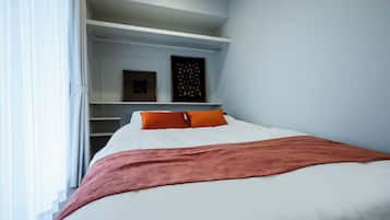 Desk, laptop workspace, free WiFi