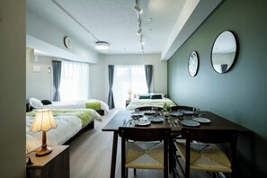 โต๊ะทำงาน, พื้นที่ทำงานแบบใช้แล็ปท็อป, Wi-Fi ฟรี