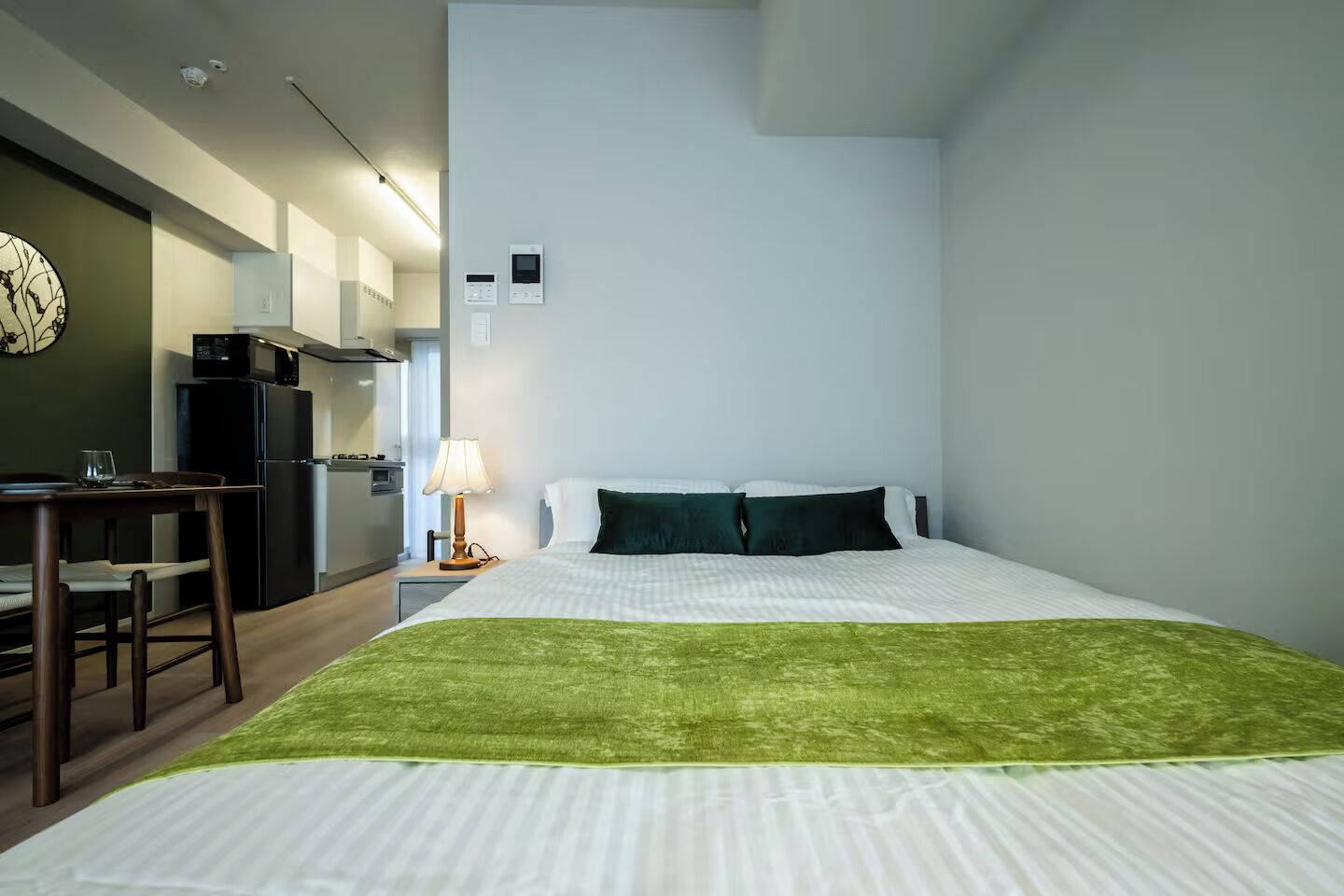 Escritorio, espacio para trabajar con un portátil, wifi gratis