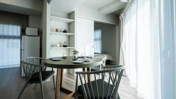 Makan di kamar