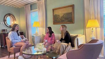 TV, fireplace, offices