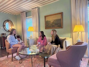 TV, fireplace, offices