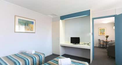 Reef Resort Motel - Family Room