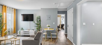Modern 2 Bedroom, private parking, 15 minutes-World Cup Stadium, 30 minutes-NYC