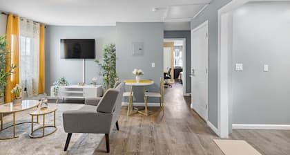 Modern 2 Bedroom, private parking, 15 minutes-World Cup Stadium, 30 minutes-NYC