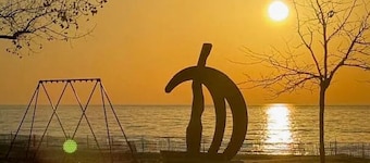 Cozy 1-bedroom apartment steps from the beach in St. Joseph - The Ethan