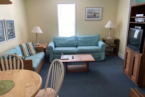 Living area - Cozy 1-bedroom apartment steps from the beach in St. Joseph - The Ethan (St. Joseph)
