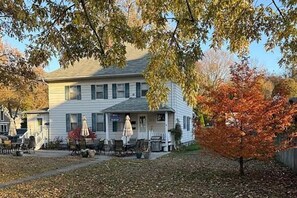 Exterior - Cozy 1-bedroom apartment steps from the beach in St. Joseph - The Ethan (St. Joseph)