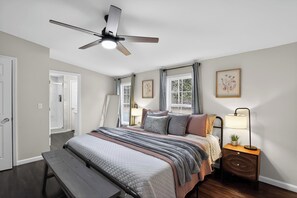 3 bedrooms, desk, free WiFi, bed sheets