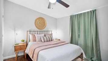 3 soverom, skrivebord, wi-fi (inkludert) og sengetøy