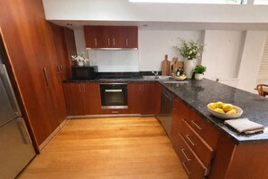 Fridge, microwave, oven, stovetop - Spacious 3BR Carlton Stay • Walk to Cafés, Gardens & CBD (Carlton)