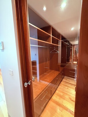 Interior - Spacious 3BR Carlton Stay • Walk to Cafés, Gardens & CBD (Carlton)