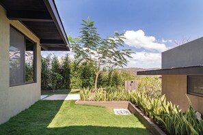 Property grounds - Ocean Breezes & Mountain Views — Your Cliffside Escape in La Libertad (El Sunzal)