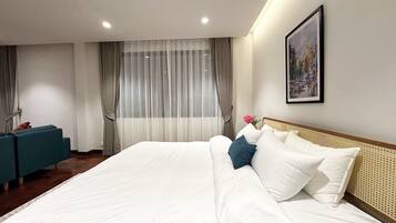 6 bedrooms, iron/ironing board, WiFi, bed sheets