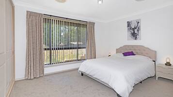 4 makuuhuonetta, silitysrauta/-lauta, Wi-Fi, vuodevaatteet