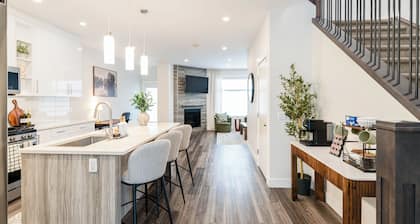 Luxury 3BR Retreat Near Downtown | 5-PC King Ensuite +Private Balcony | Sleeps 6