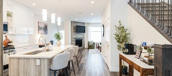 Luxury 3BR Retreat Near Downtown | 5-PC King Ensuite +Private Balcony | Sleeps 6