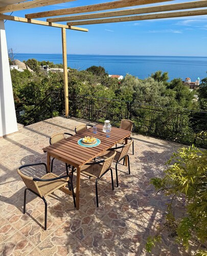 Ftero Traditional Retreat