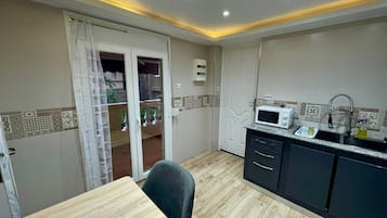 Kursi makan untuk bayi