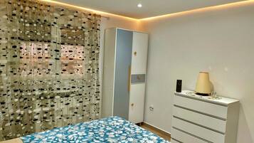 Kedap suara, setrika/meja setrika, dan Wi-Fi gratis