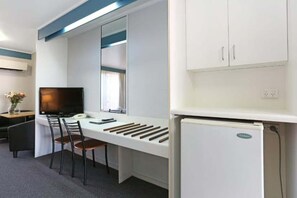 Interior - Reef Resort Motel - Twin Room (Mackay)