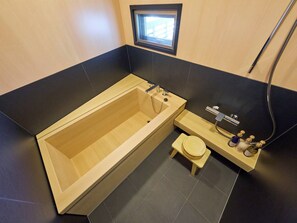 Combined shower/bathtub, free toiletries, hair dryer, electronic bidet - Yadoya Asakusa Iki (Tokyo)