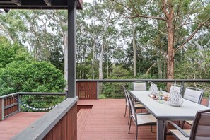Outdoor dining - Birdsong at Bawley - Beach Escape (Bawley Point)