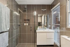Shower, towels, shampoo
