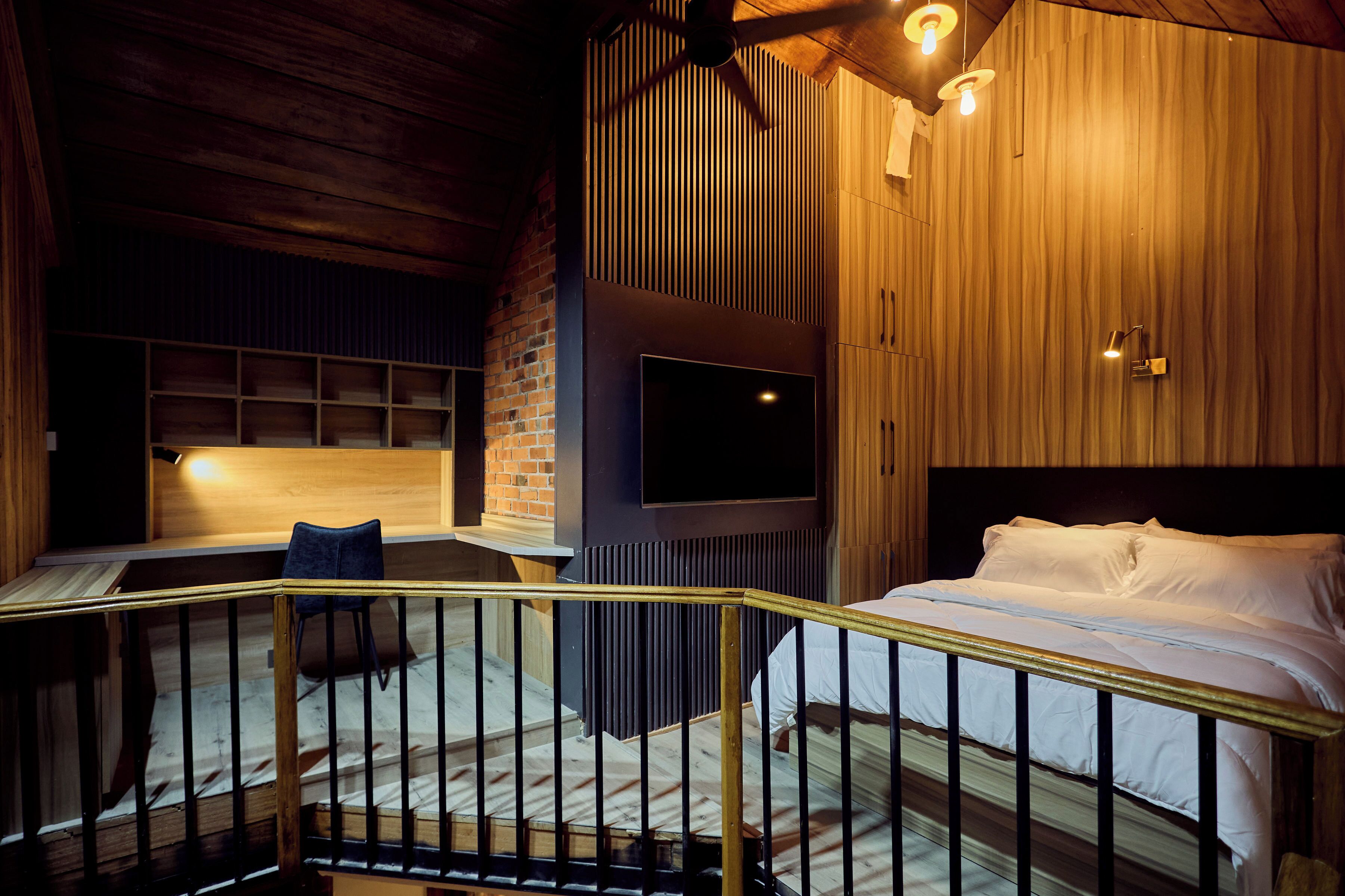 Desk, laptop workspace, free WiFi