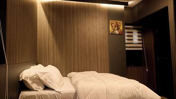 Deluxe Double Room | Desk, laptop workspace, free WiFi