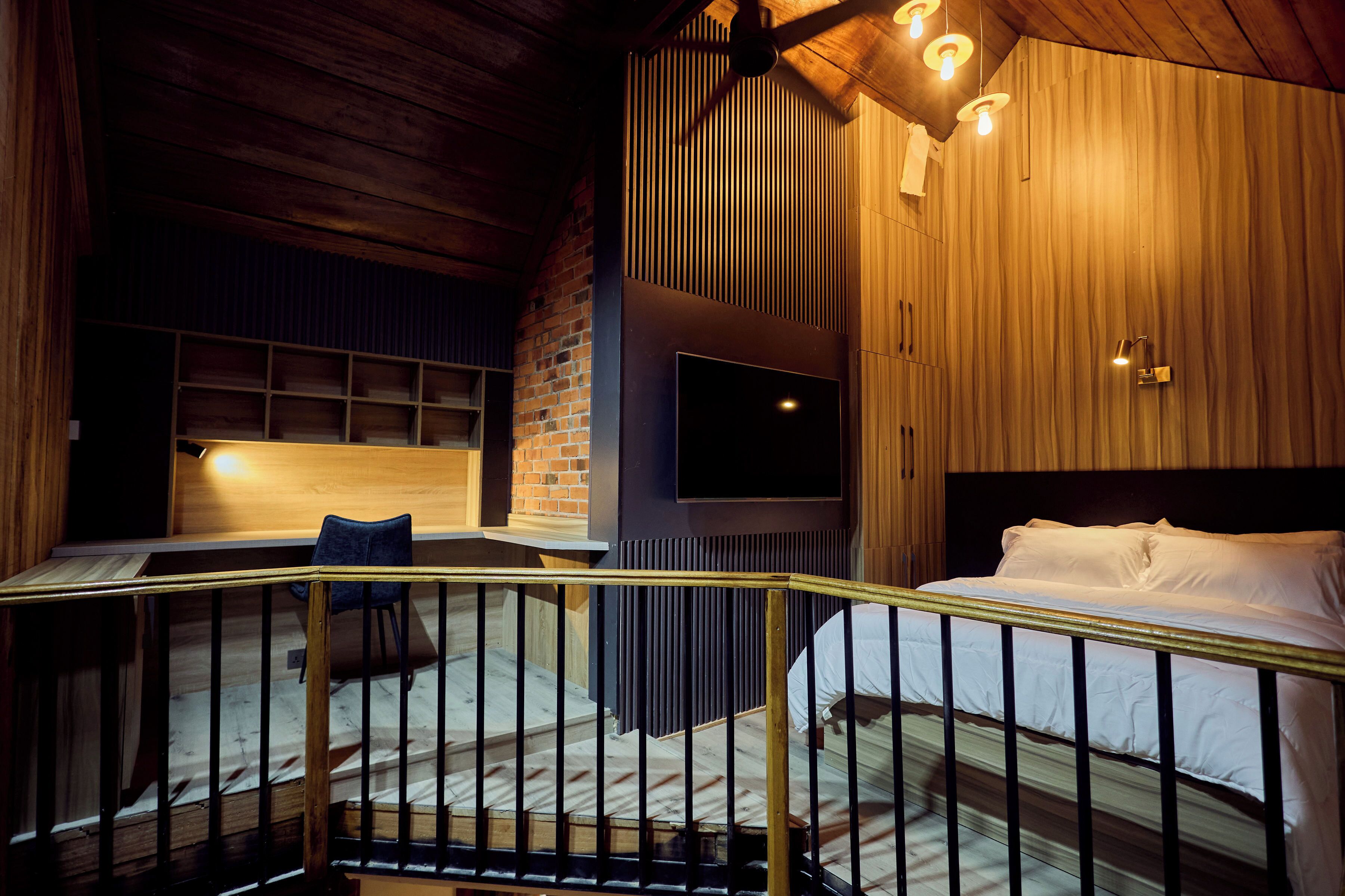 Desk, laptop workspace, free WiFi