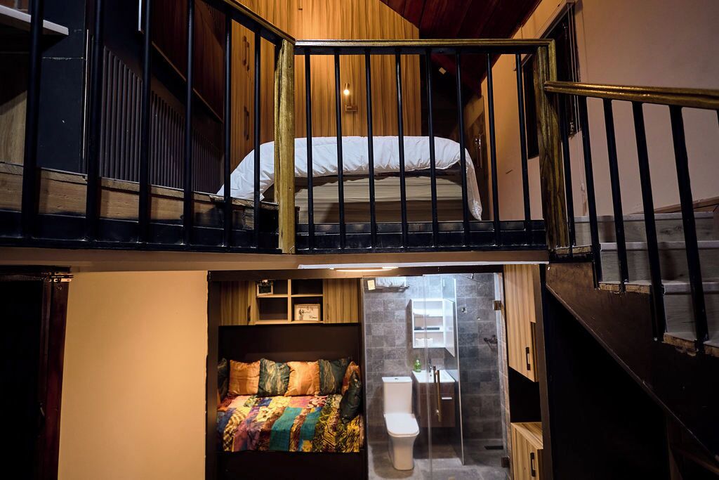 Estudio familiar | Decoración personalizada, muebles diferentes y escritorio 