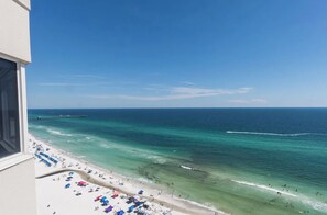 On the beach - 3pm Check In Beachfront 2 Bedroom K/Q/Q+SleeperSofa 2RECLINERS Gulf front Master (Panama City Beach)