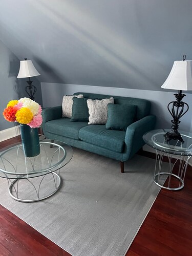 Charming 2-bedroom apartment in New Haven