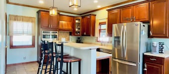 Wonderful 4-bedroom house in charming Downtown St. Joseph - The Residence