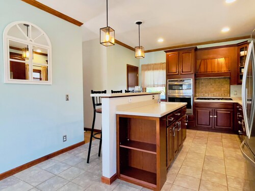 Wonderful 4-bedroom house in charming Downtown St. Joseph - The Residence