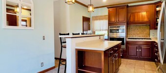 Wonderful 4-bedroom house in charming Downtown St. Joseph - The Residence