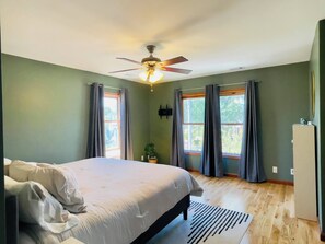 WiFi, bed sheets - Wonderful 4-bedroom house in charming Downtown St. Joseph - The Residence (St. Joseph)