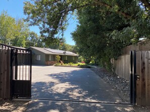 Property grounds - The Hidden Gem (Chico)