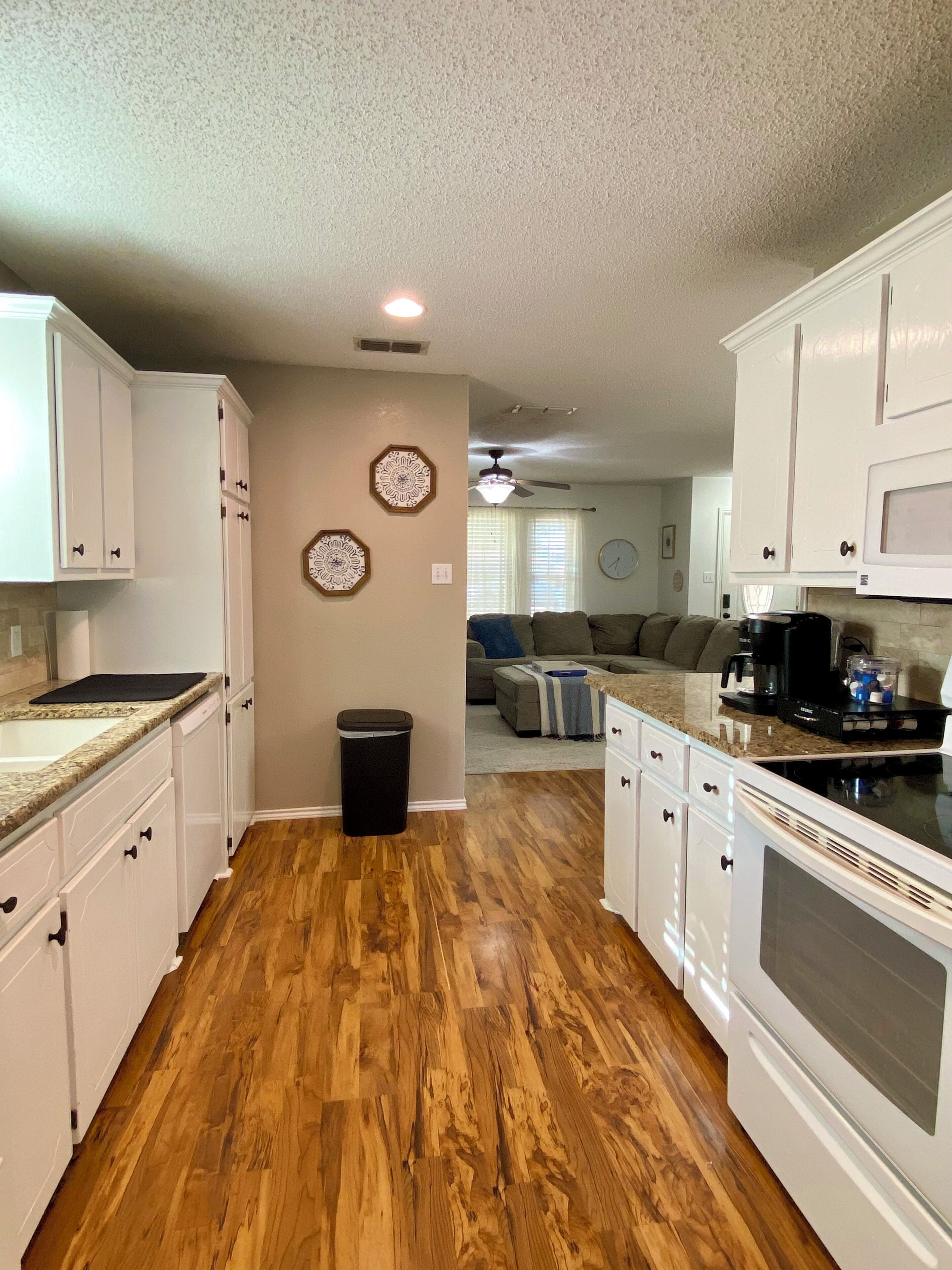 Mikrowelle, Ofen, Herdplatte, Geschirrspüler