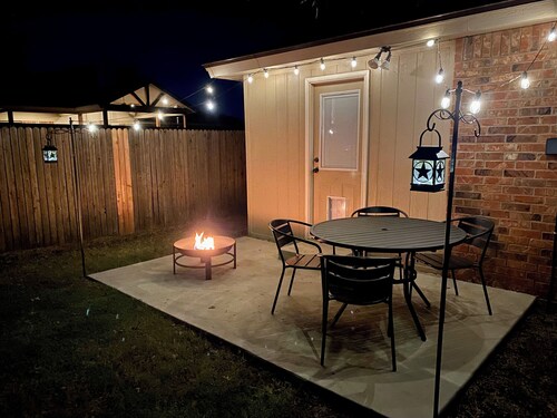 Furnished 3BR Near UMC and Covenant, All Utilities, King bed/65” TV/Games & More